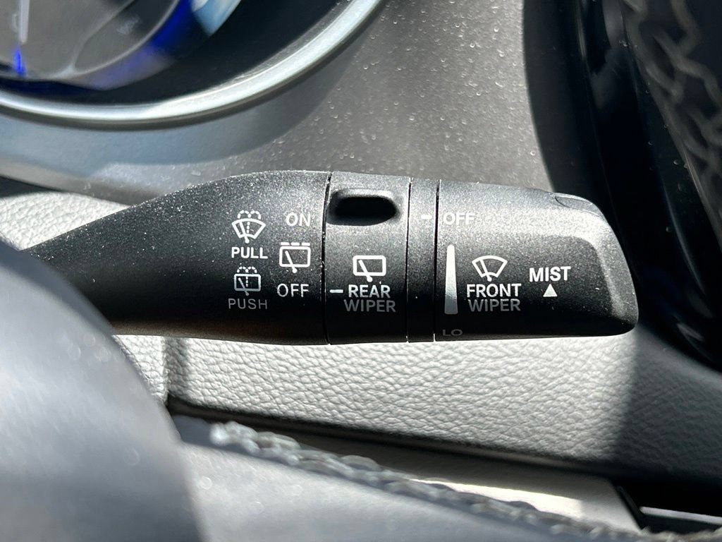 Used 2024 Chrysler Pacifica Touring-L FWD image 28