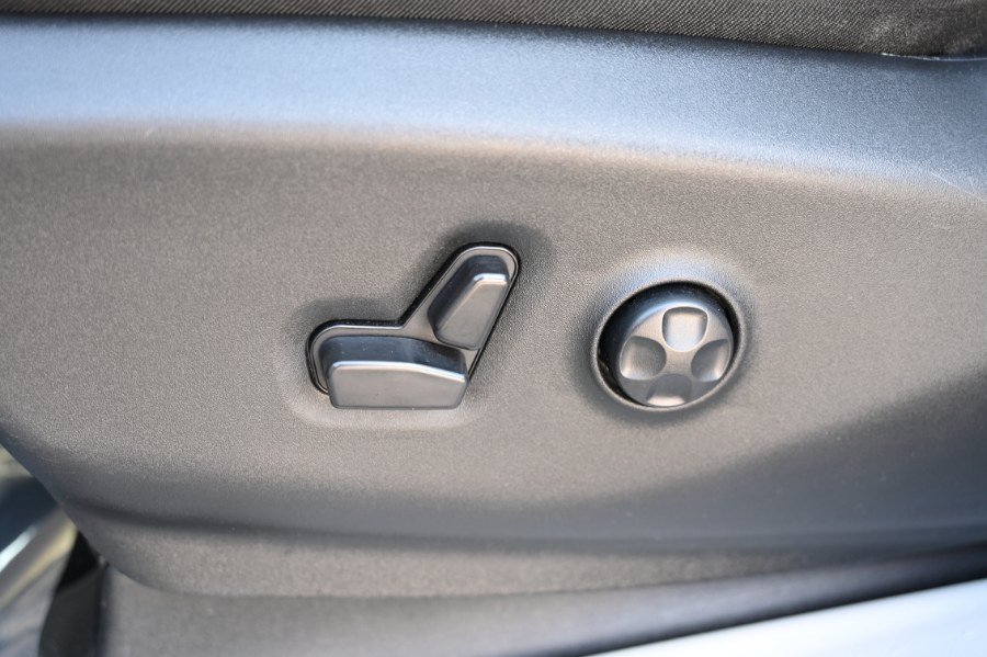 Used 2023 Chrysler Pacifica Touring-L FWD image 15