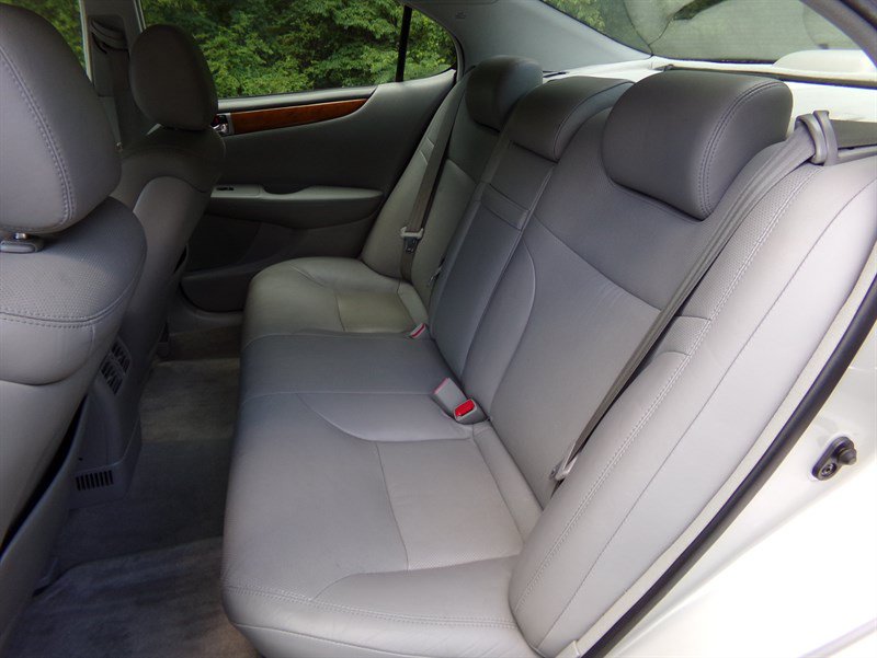 Used 2005 Lexus ES 330 FWD image 19