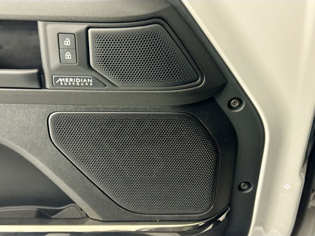 New 2026 Land Rover Defender 110 OCTA image 18