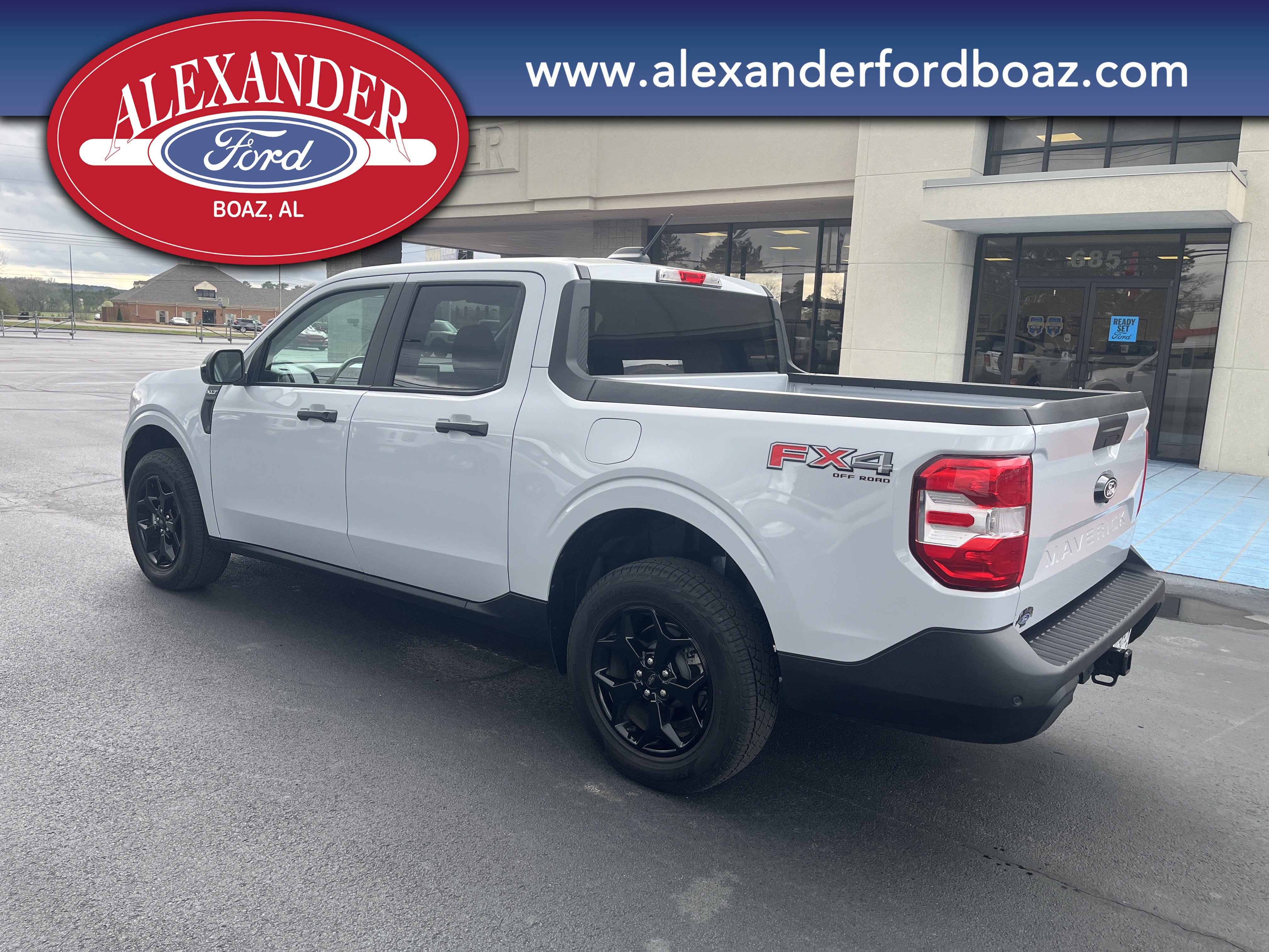 Used 2025 Ford Maverick XLT w/ XLT Luxury Package image 2