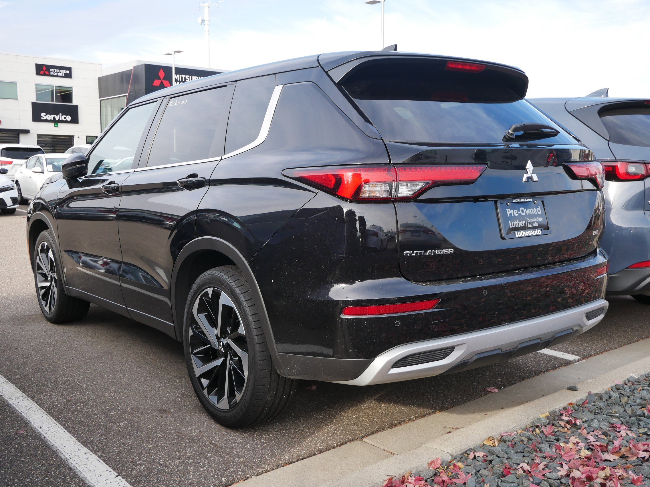 Used 2024 Mitsubishi Outlander SE image 4