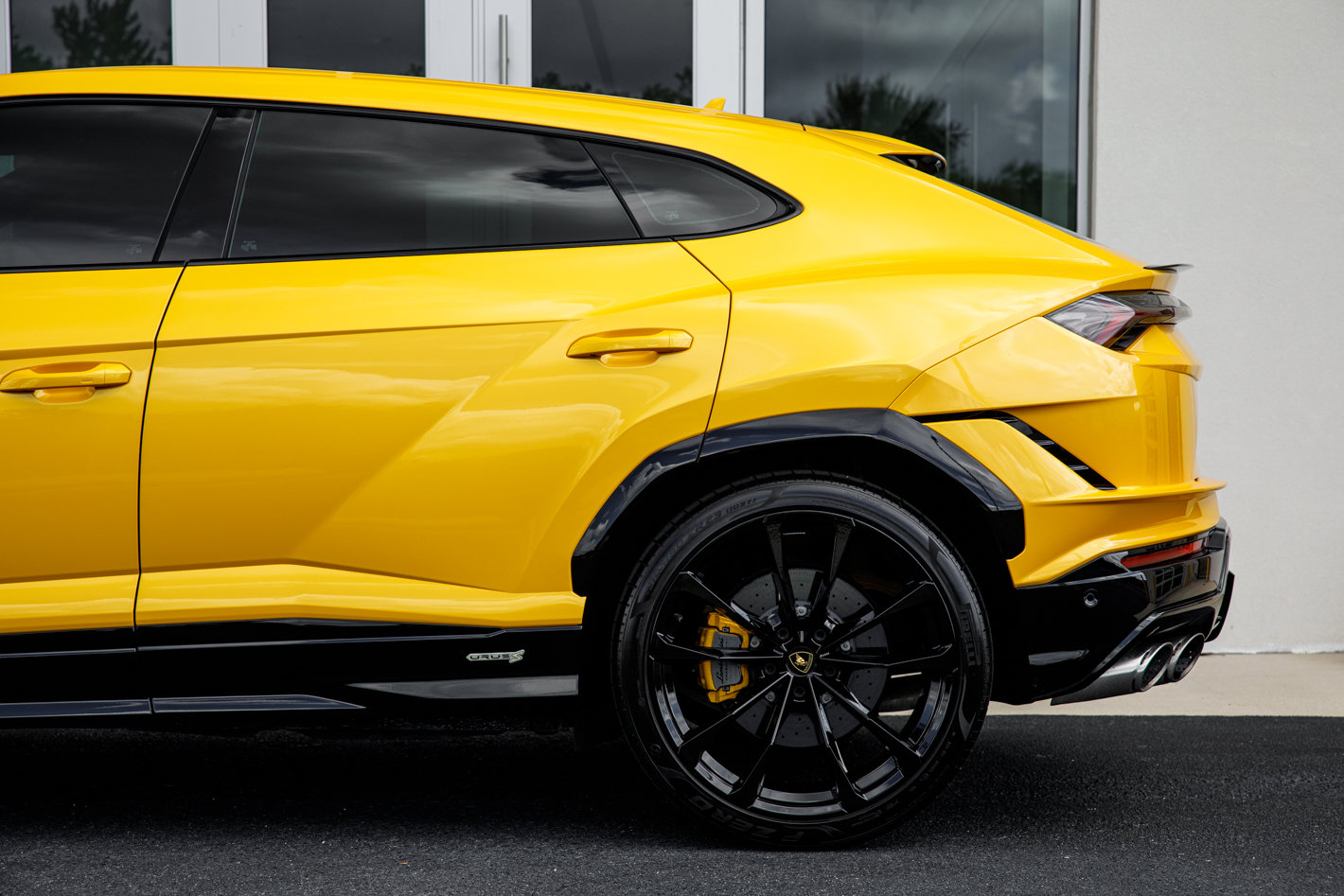 Used 2024 Lamborghini Urus S AWD/4WD image 11