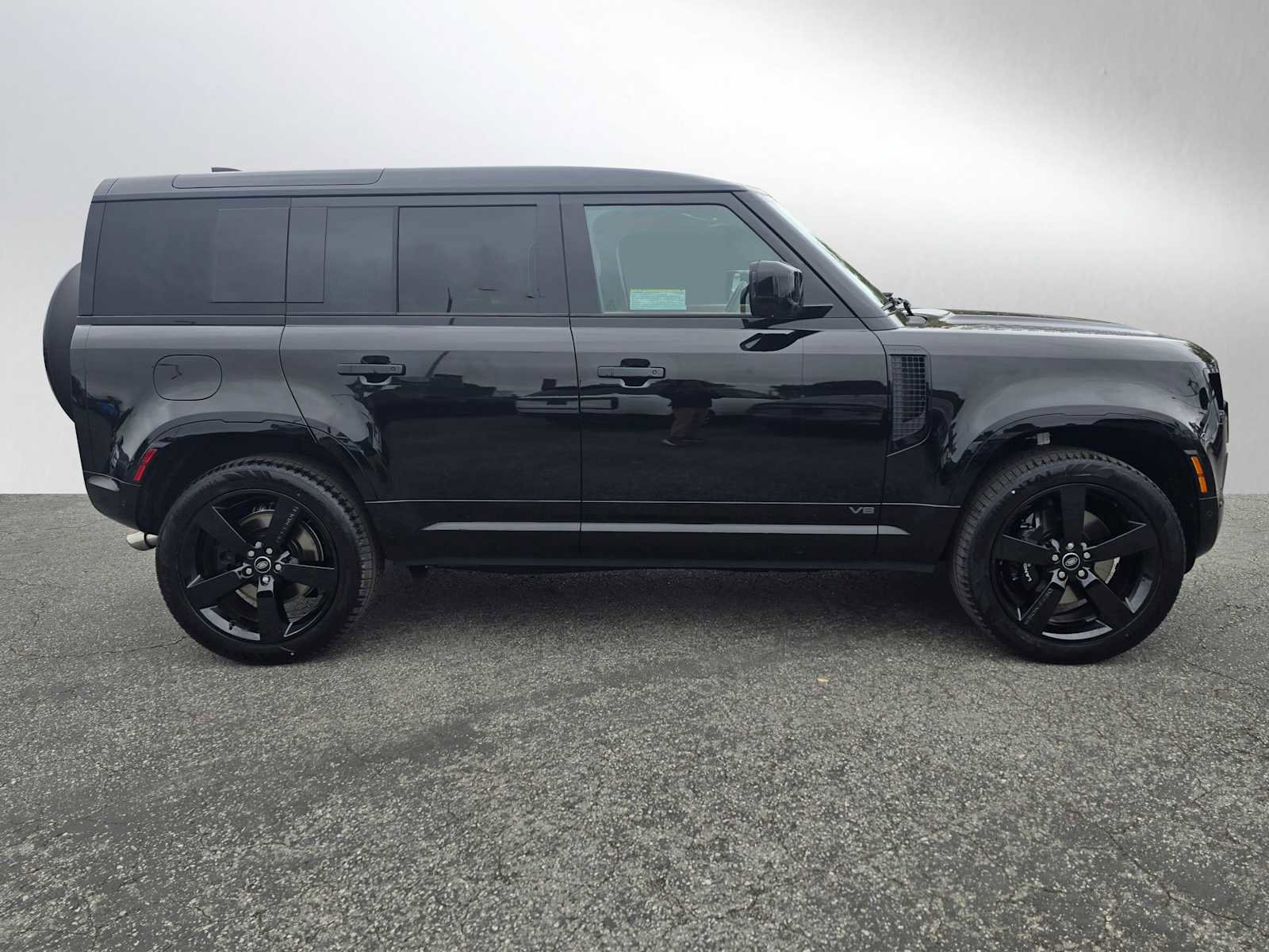 New 2025 Land Rover Defender 110 V8 image 6