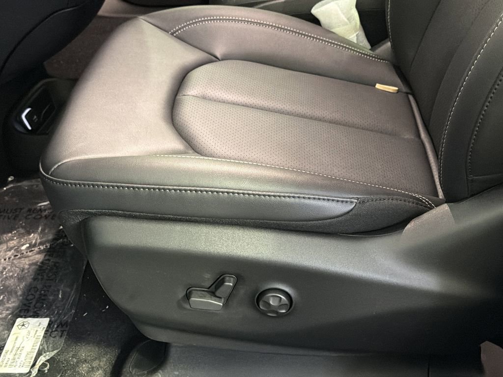 New 2026 Chrysler Pacifica Select image 11