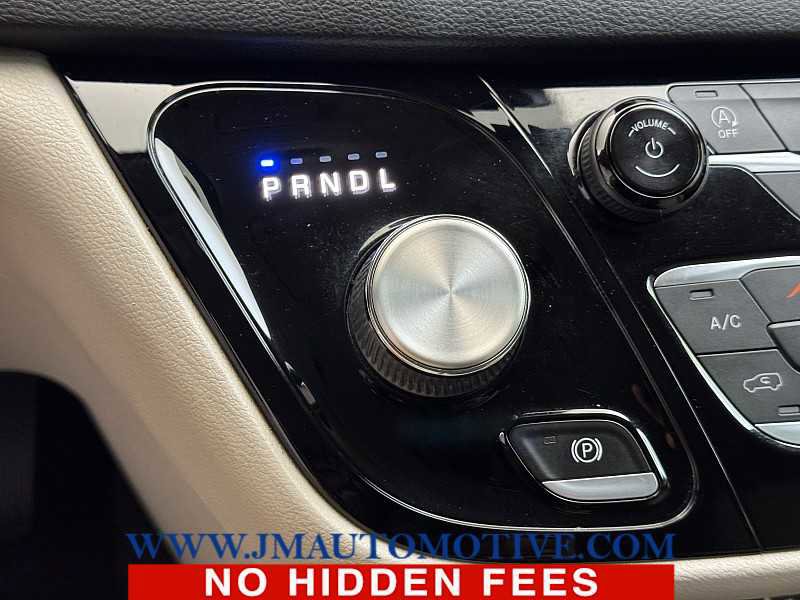 Used 2021 Chrysler Pacifica Touring-L image 36