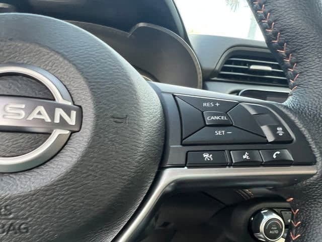 New 2025 Nissan Versa SR w/ Trunk Package FWD image 31