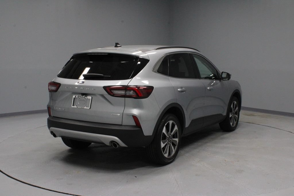 Certified 2024 Ford Escape Platinum AWD/4WD image 11