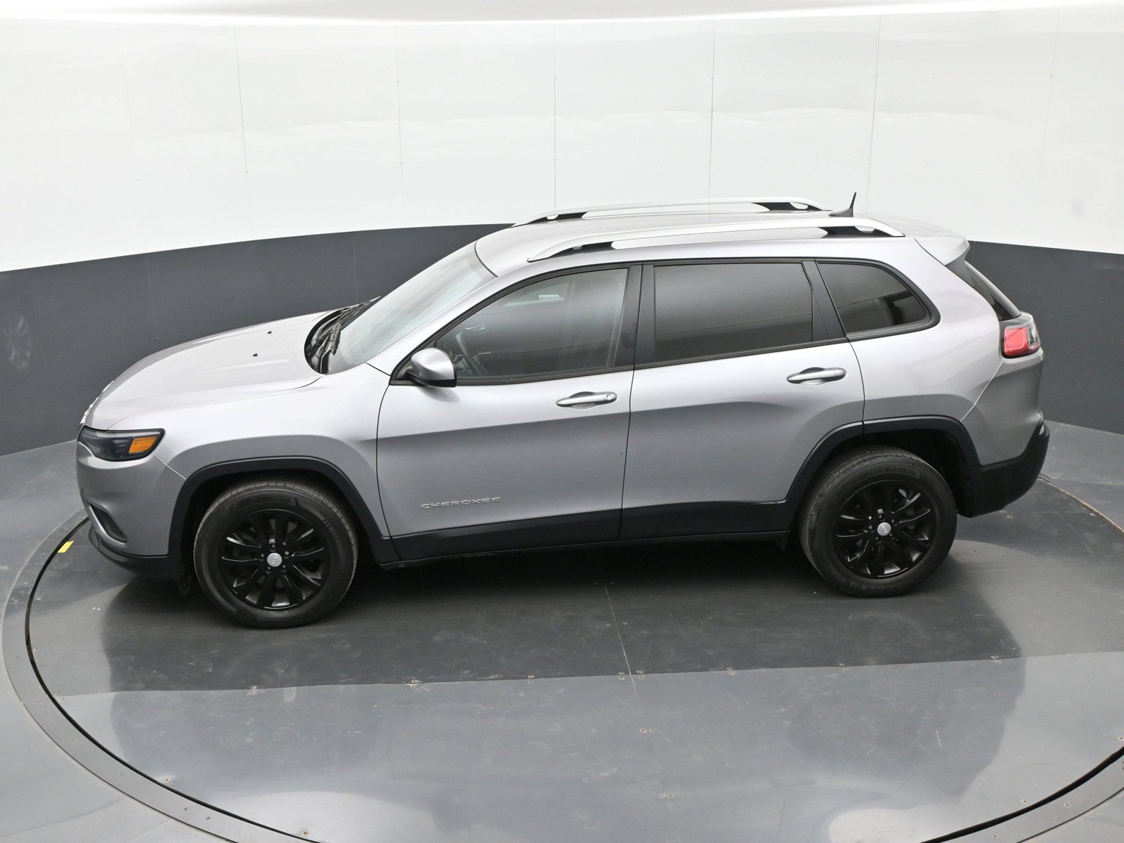 Used 2020 Jeep Cherokee Latitude w/ Cold Weather Group FWD image 36