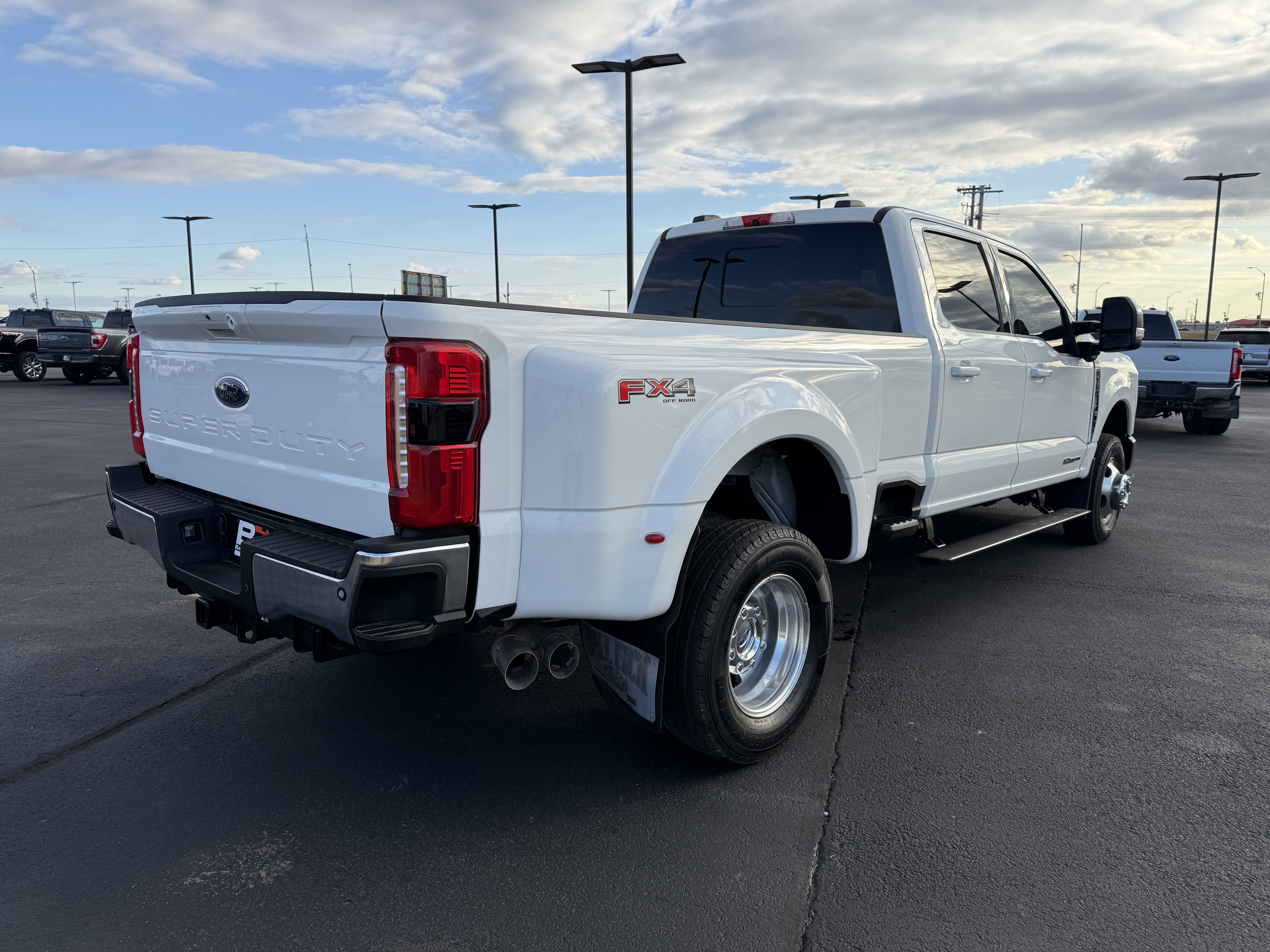 Used 2023 Ford F350 Lariat w/ Lariat Ultimate Package image 3