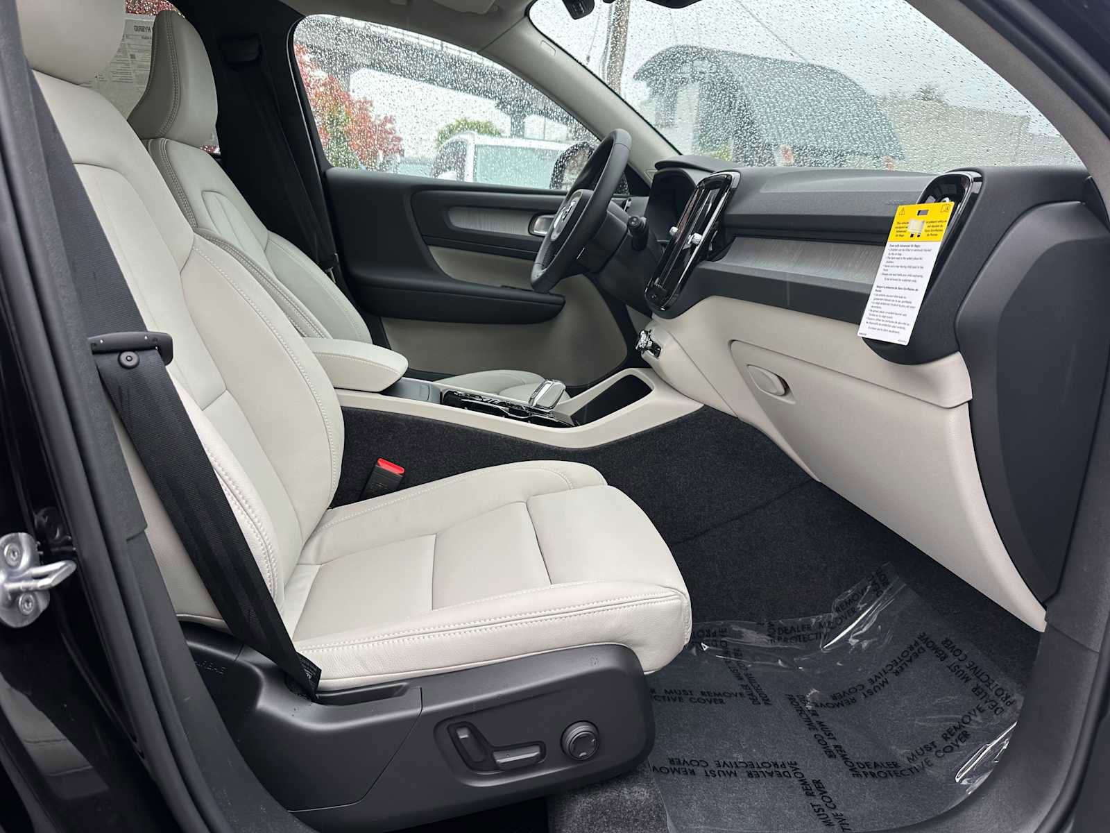 New 2026 Volvo XC40 B5 Plus w/ Climate Package image 18