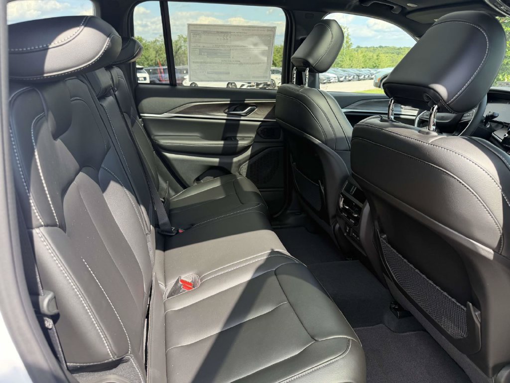New 2026 Jeep Grand Cherokee Limited AWD/4WD image 23