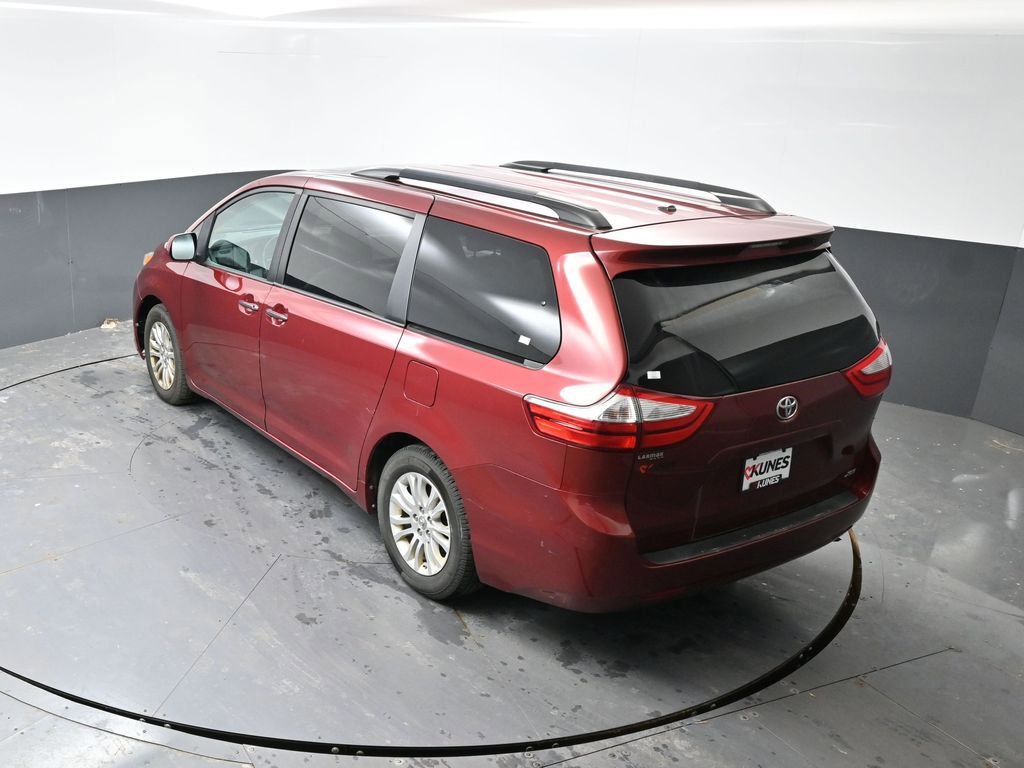 Used 2016 Toyota Sienna XLE image 18