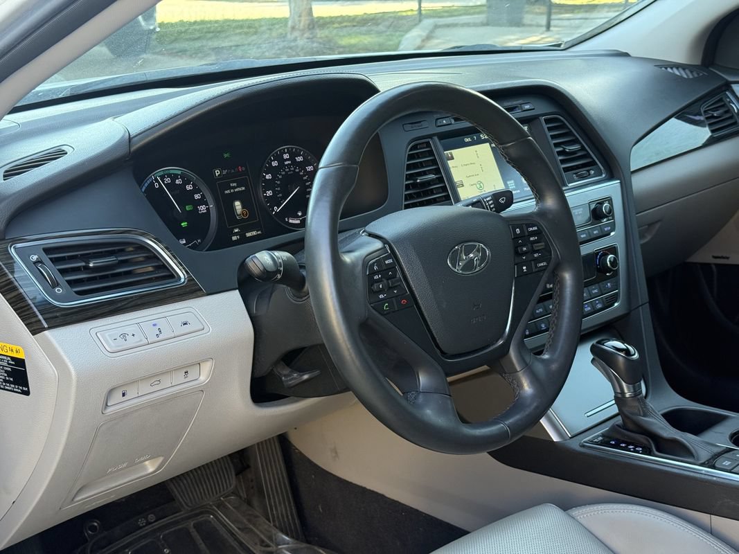 Used 2016 Hyundai Sonata Limited w/ Option Group 02 FWD image 7