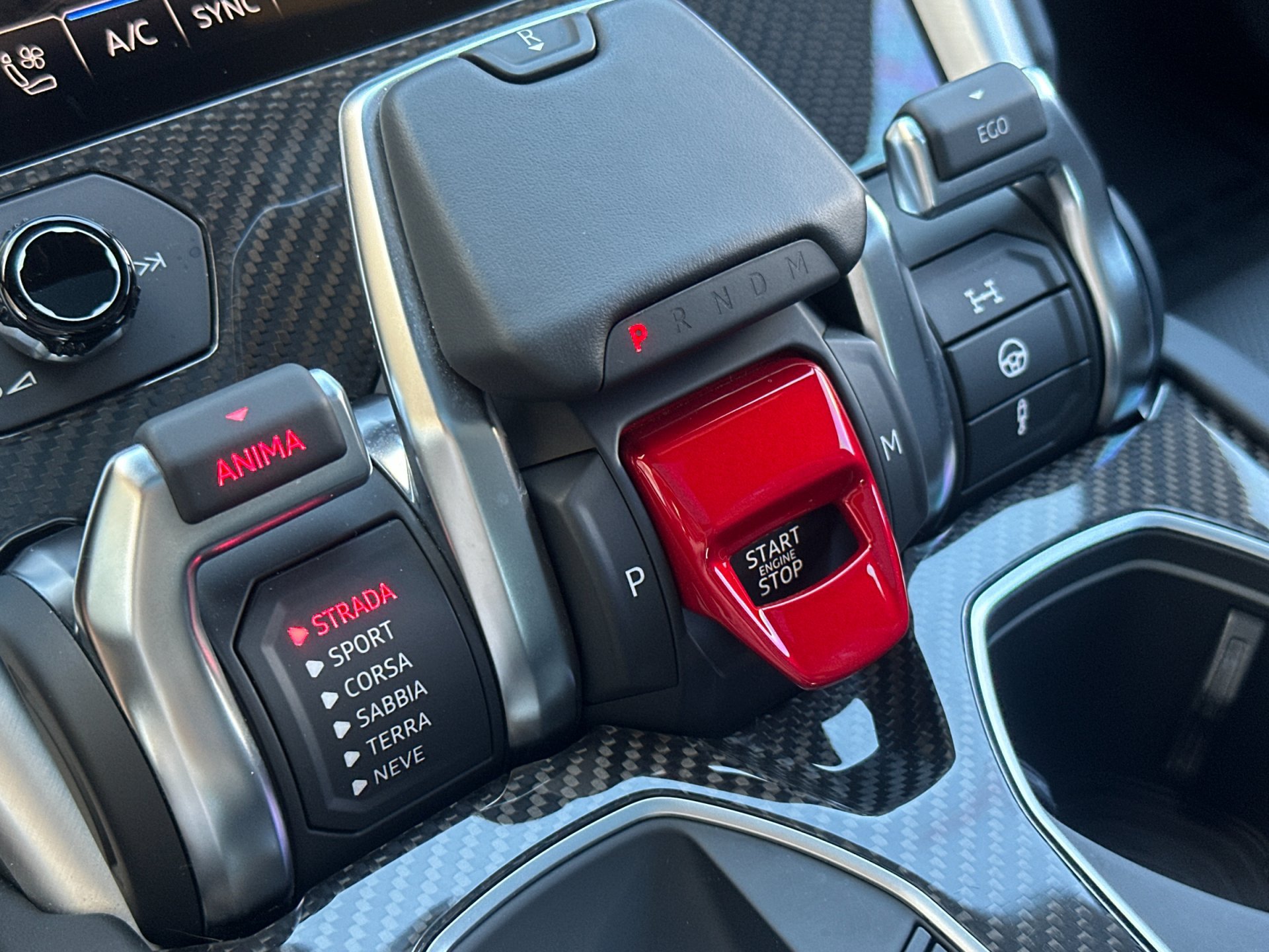 Used 2020 Lamborghini Urus AWD/4WD image 26