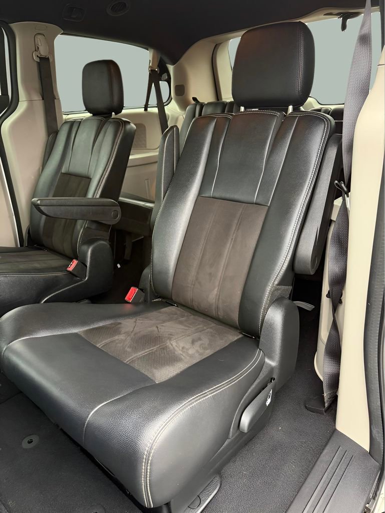 Used 2020 Dodge Grand Caravan SXT FWD image 19