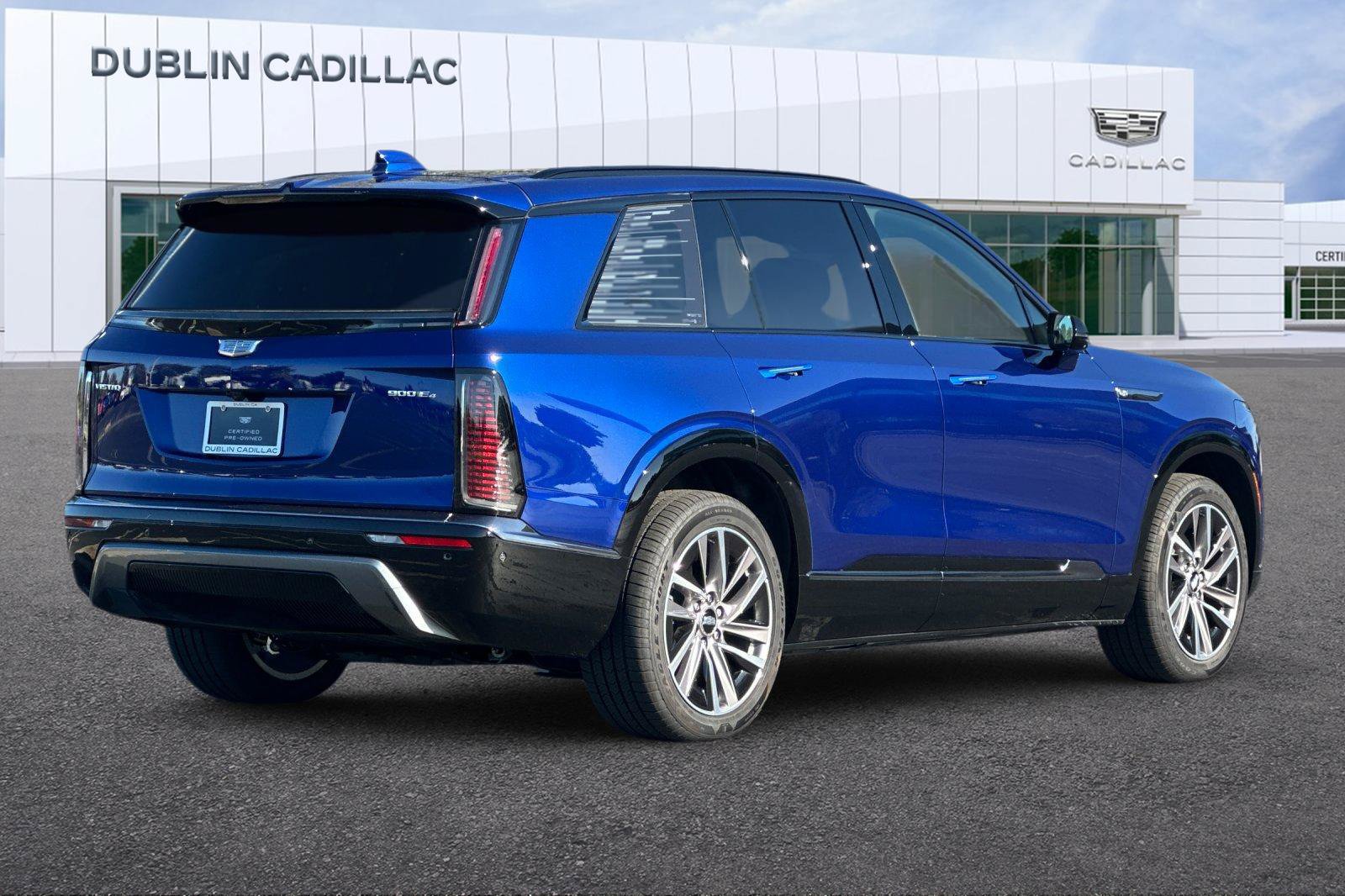 Certified 2026 Cadillac Vistiq Sport w/ LPO, Floor Liner Package AWD/4WD image 4
