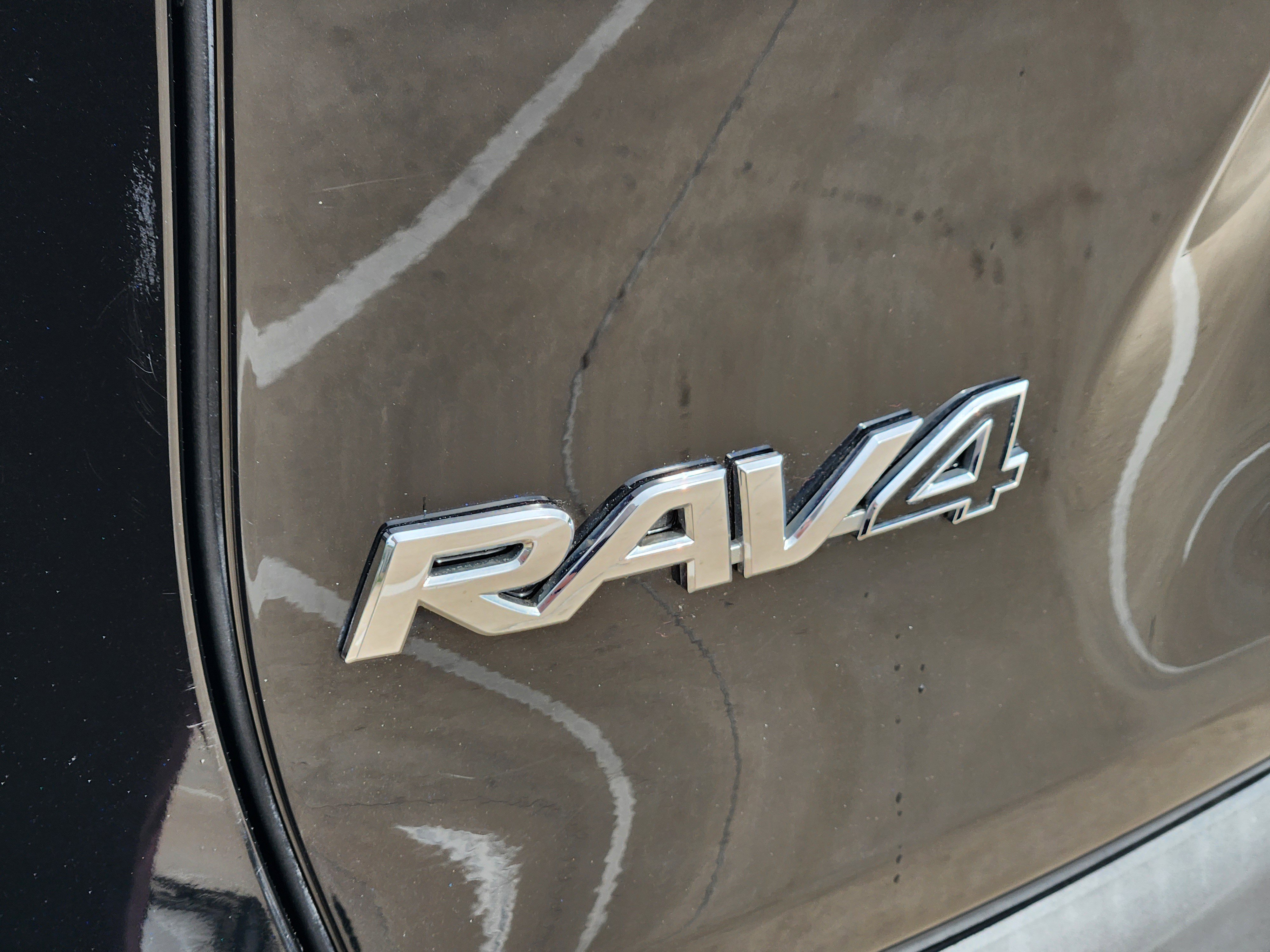 Used 2021 Toyota RAV4 XLE w/ Convenience Package image 38