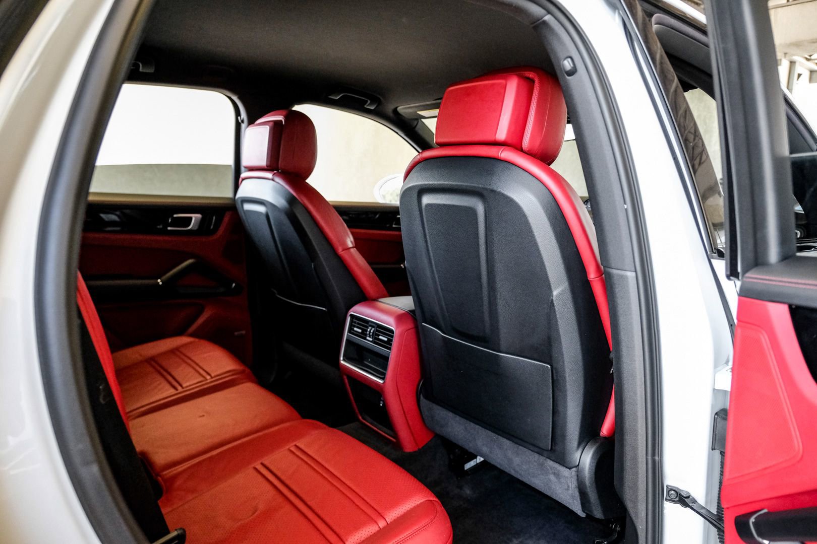 Used 2020 Porsche Cayenne AWD/4WD image 37