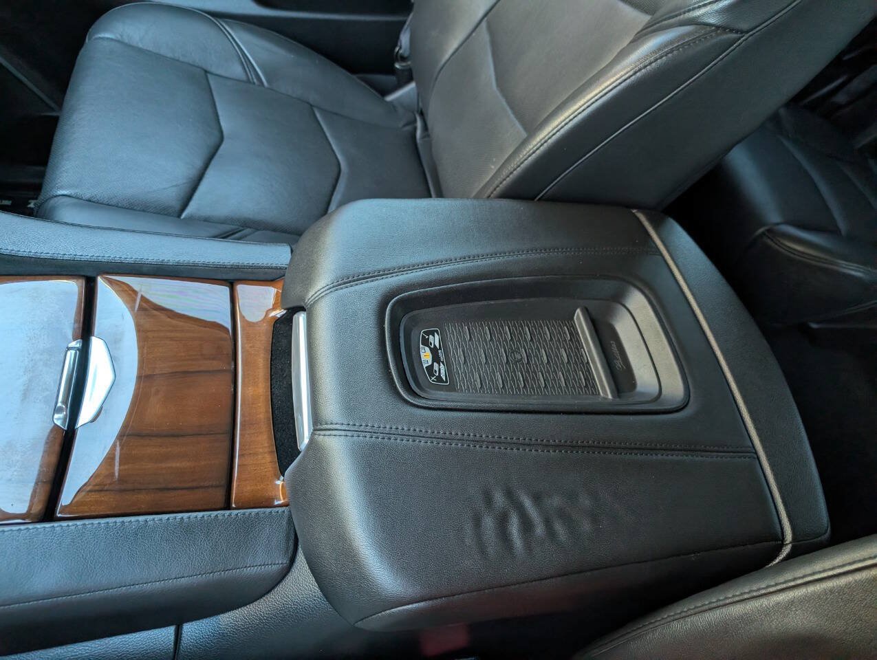 Used 2016 Cadillac Escalade Premium AWD/4WD image 29