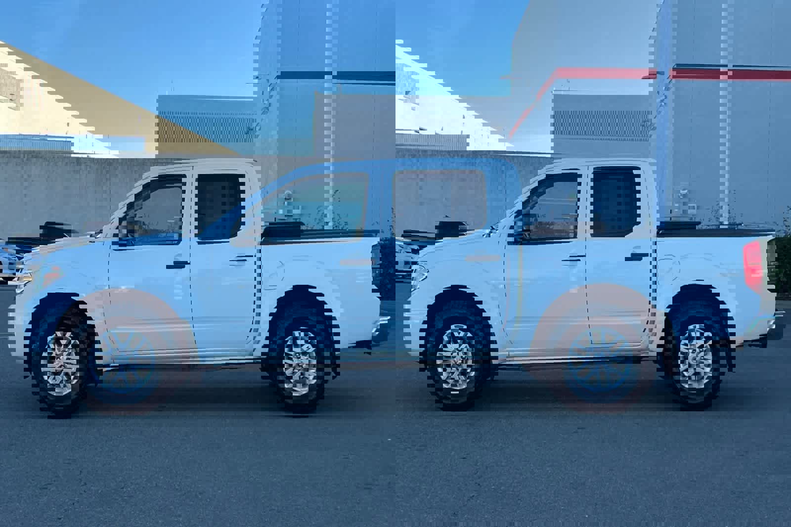 Used 2019 Nissan Frontier SV image 9