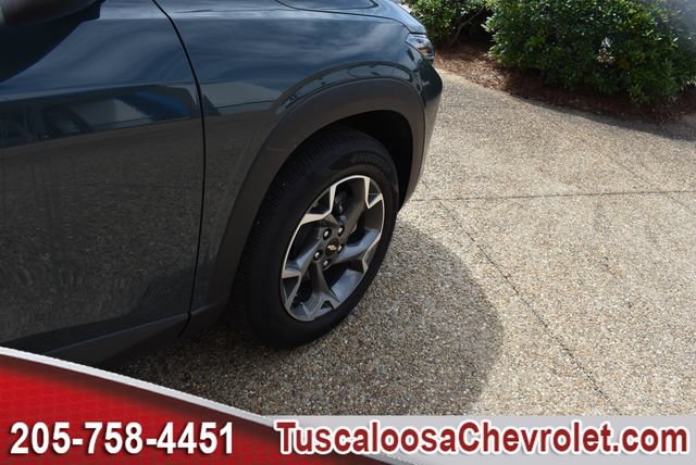 Used 2025 Chevrolet Trax LT FWD image 12