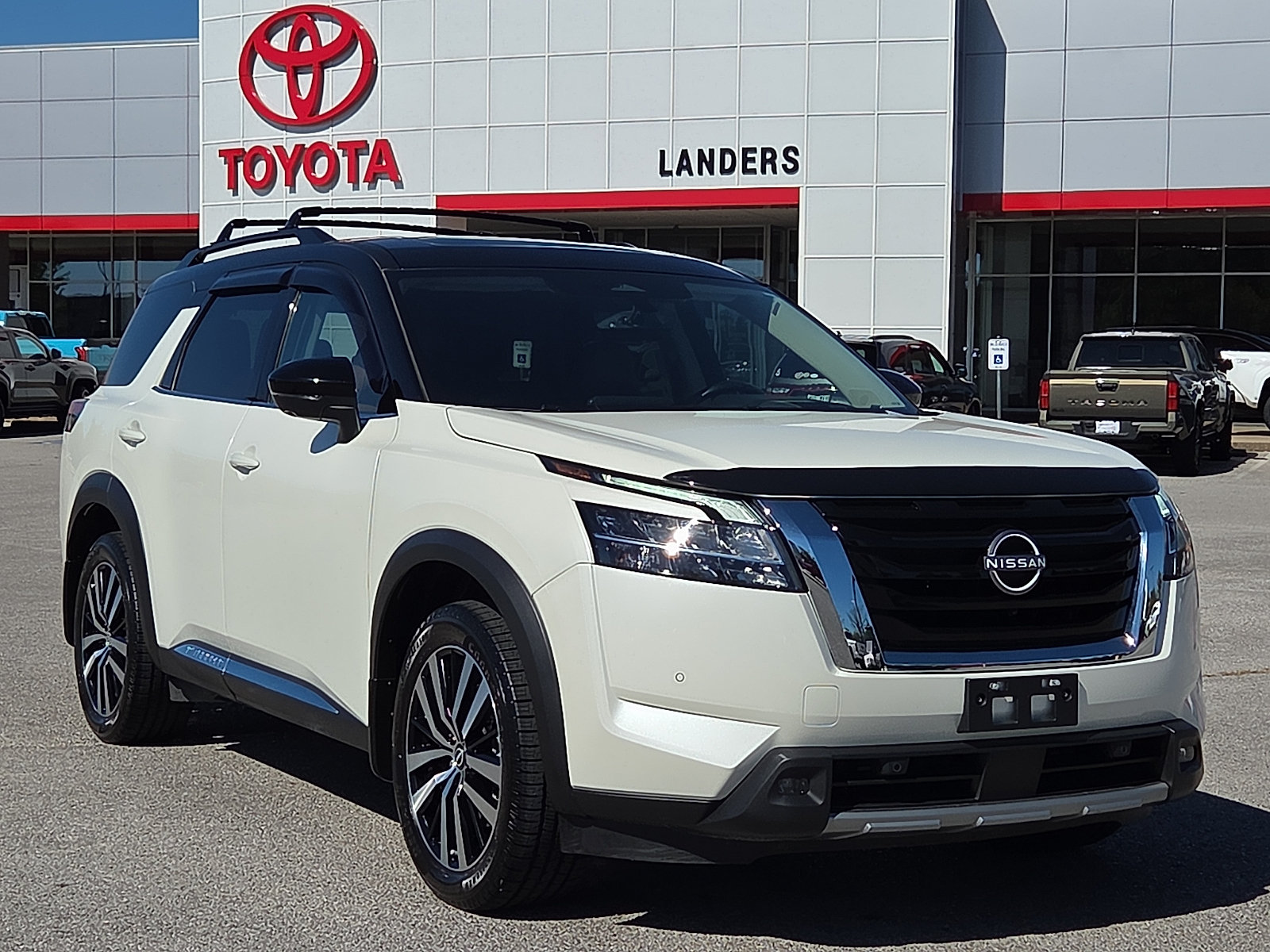 Used 2024 Nissan Pathfinder Platinum w/ Cargo Package FWD image 1
