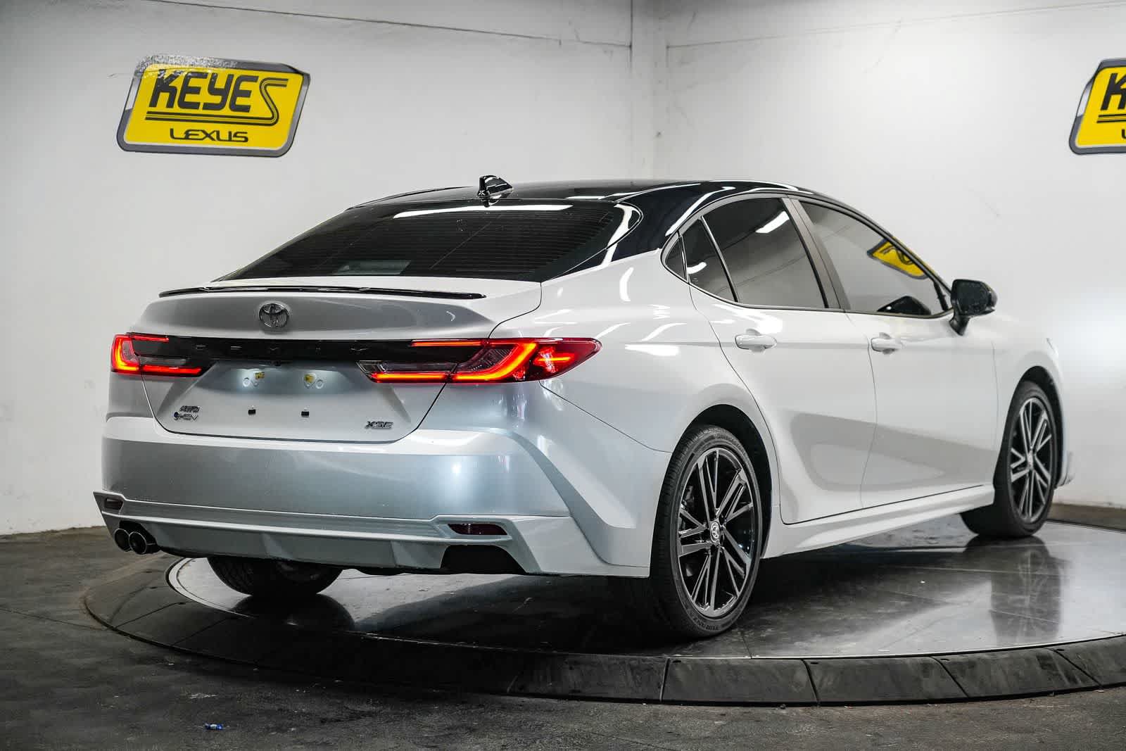 Used 2025 Toyota Camry XSE AWD/4WD image 6