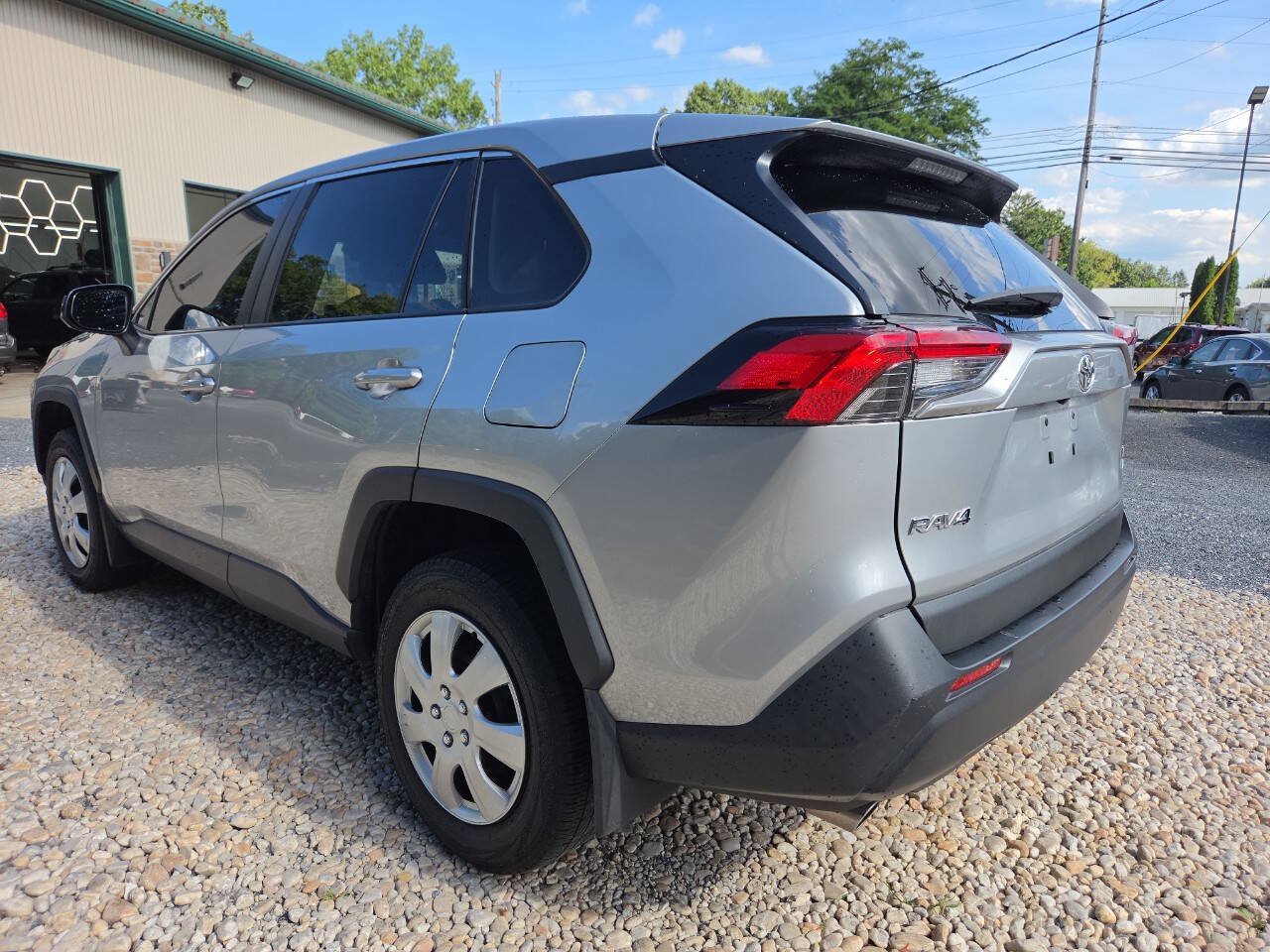 Used 2023 Toyota RAV4 LE AWD/4WD image 5