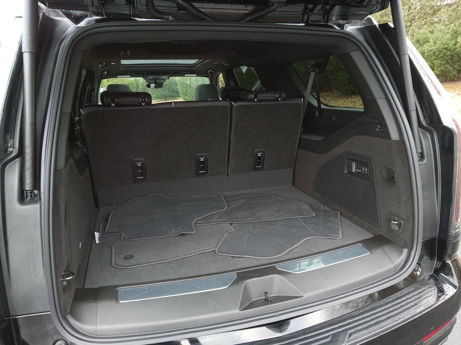 Certified 2026 Cadillac Escalade ESV Sport w/ LPO, ONYX Package image 28