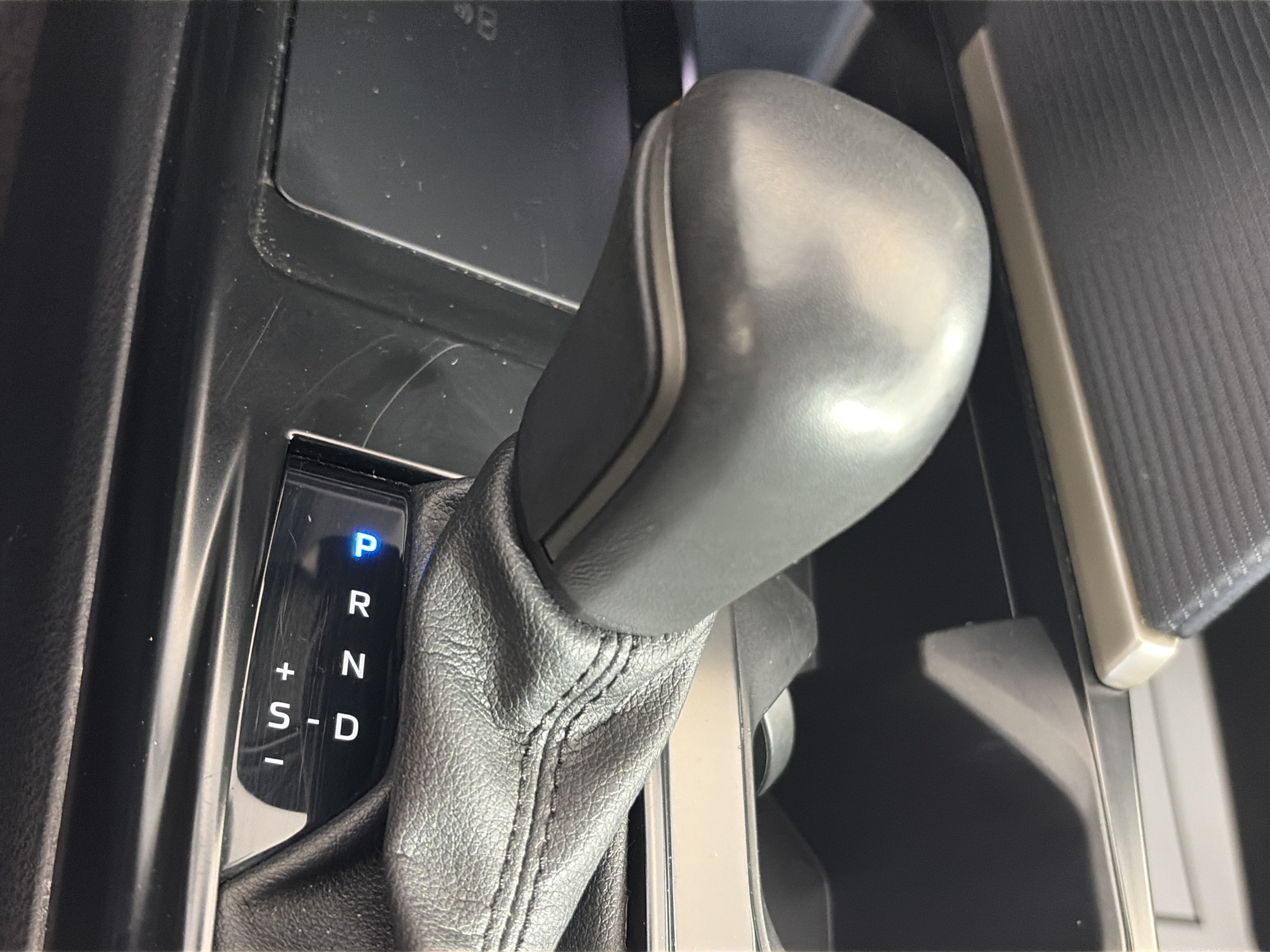Used 2025 Toyota Camry SE FWD image 25