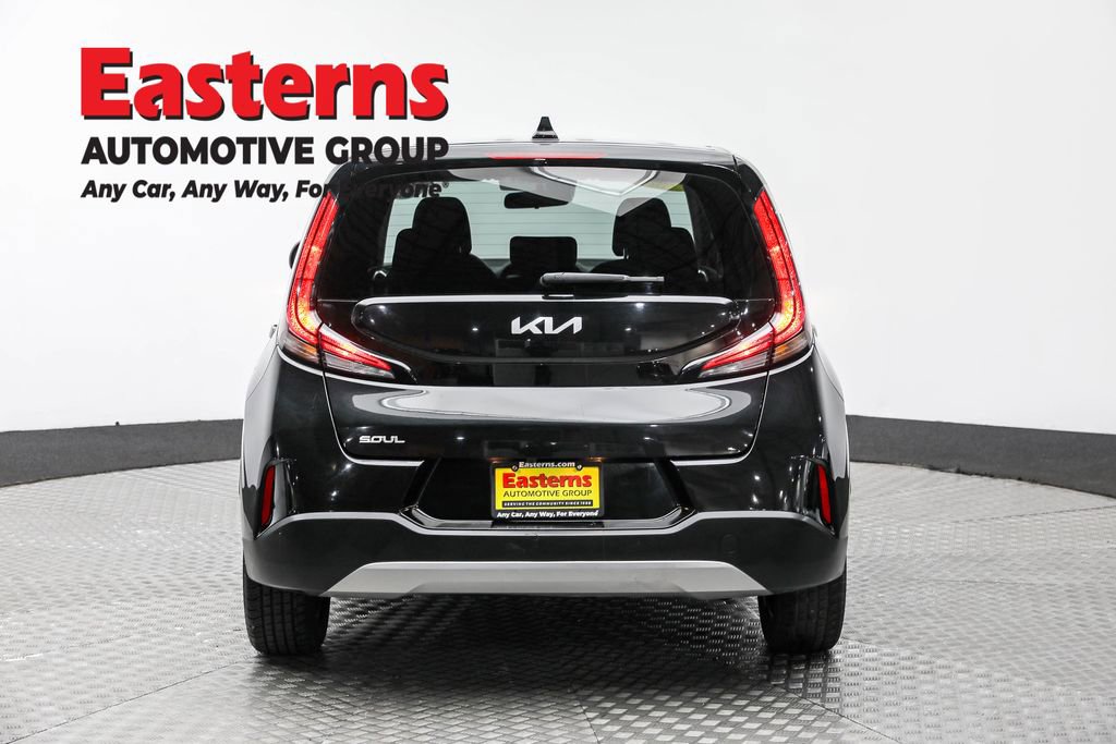 Used 2023 Kia Soul LX image 9