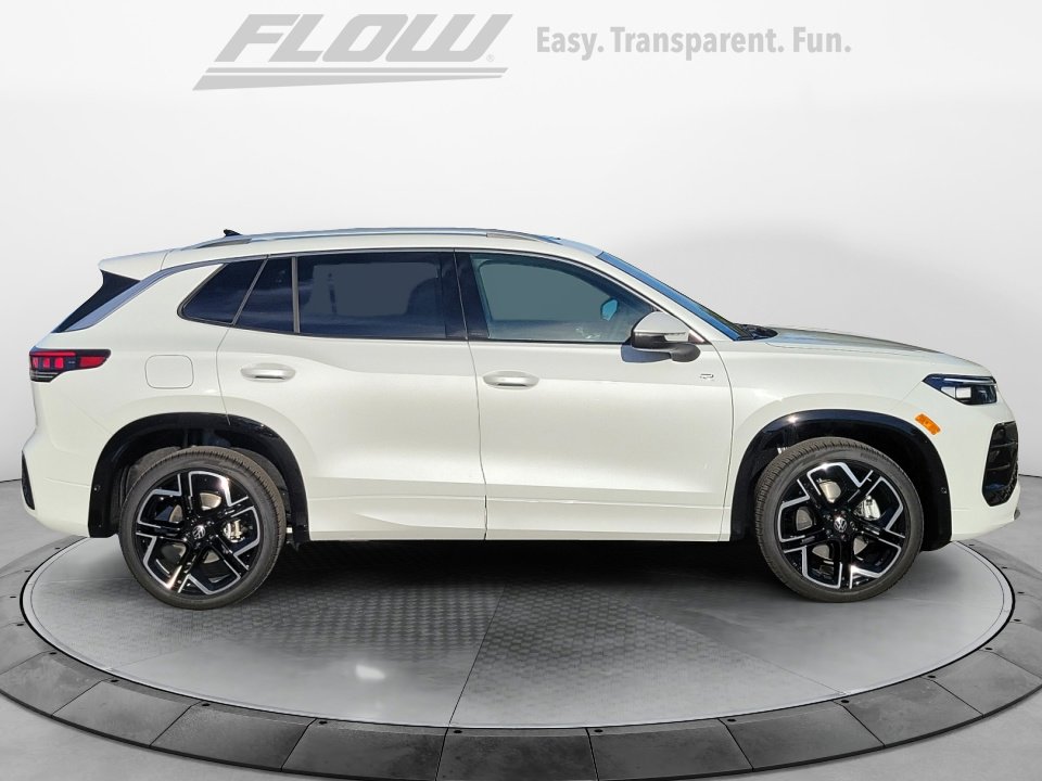 New 2026 Volkswagen Tiguan SEL R-Line image 8