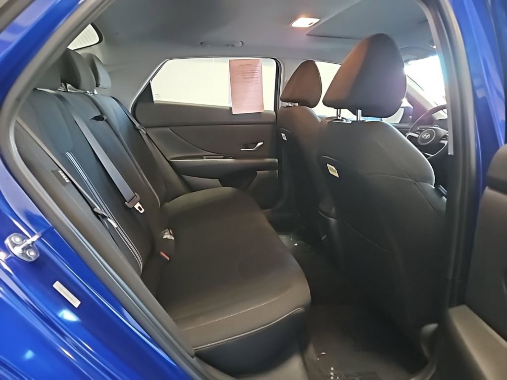 Used 2025 Hyundai Elantra SEL image 13