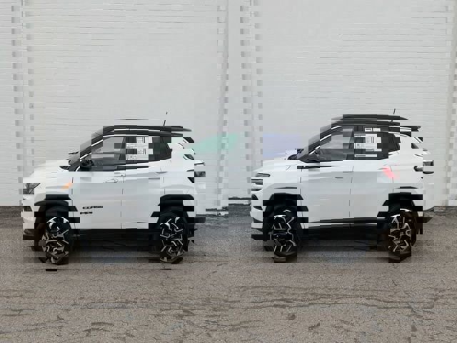 Used 2022 Jeep Compass Limited image 30