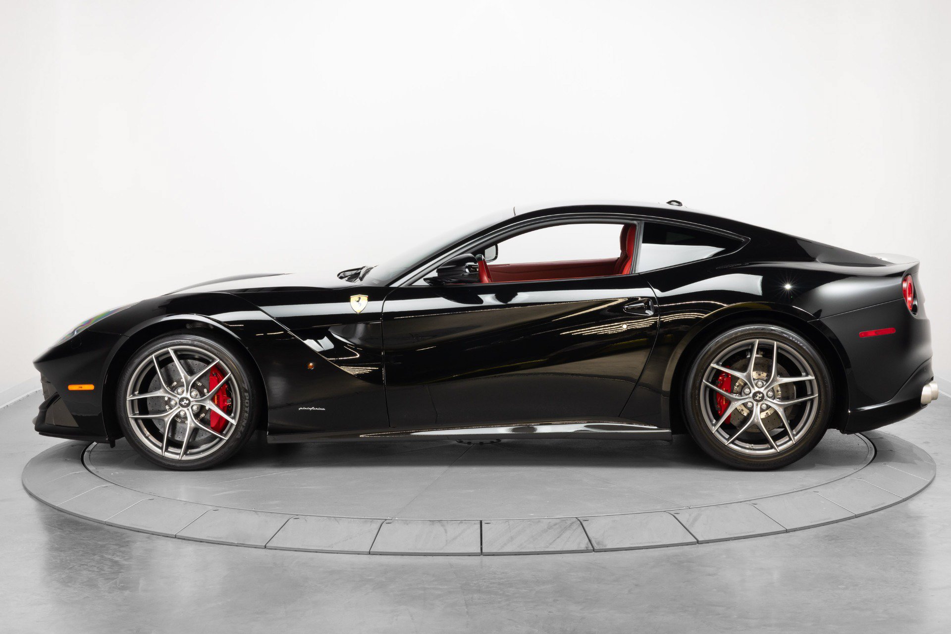 Certified 2014 Ferrari F12 Berlinetta RWD image 5