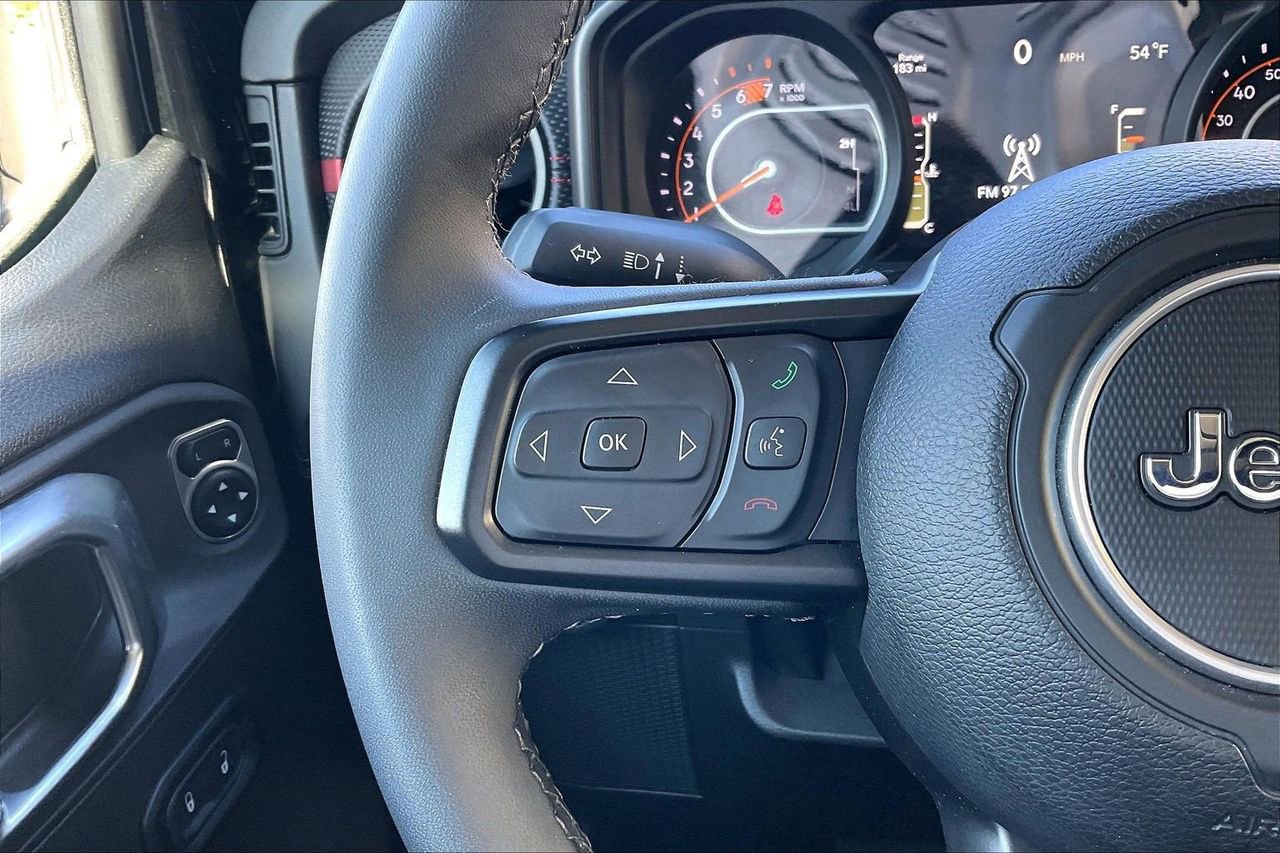 Certified 2025 Jeep Wrangler Unlimited Rubicon image 28