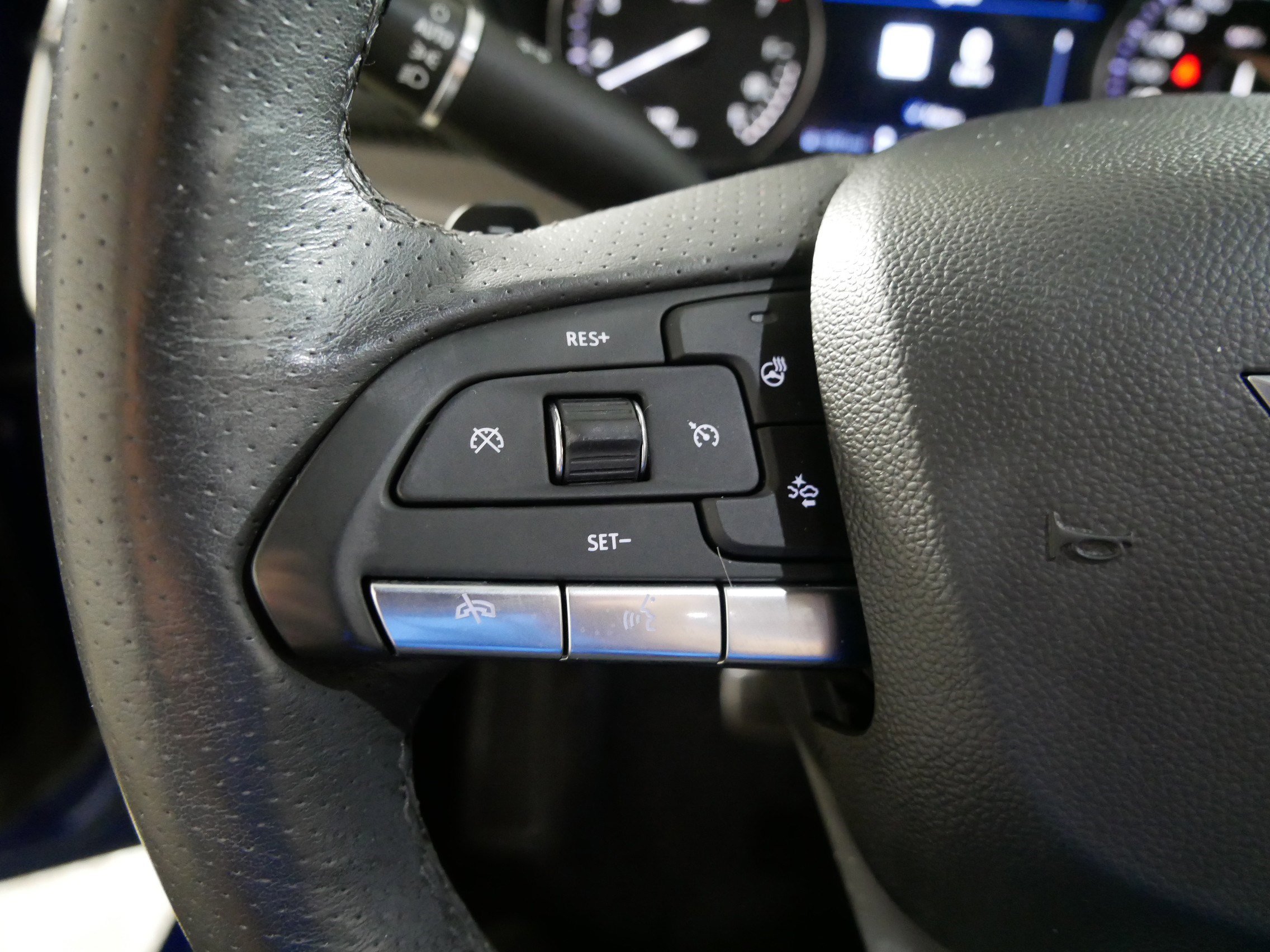 Used 2022 Cadillac XT4 Sport w/ Sun And Sound Package image 27