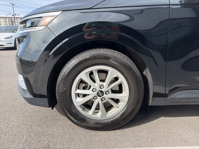 Used 2024 Kia Carnival LX image 4