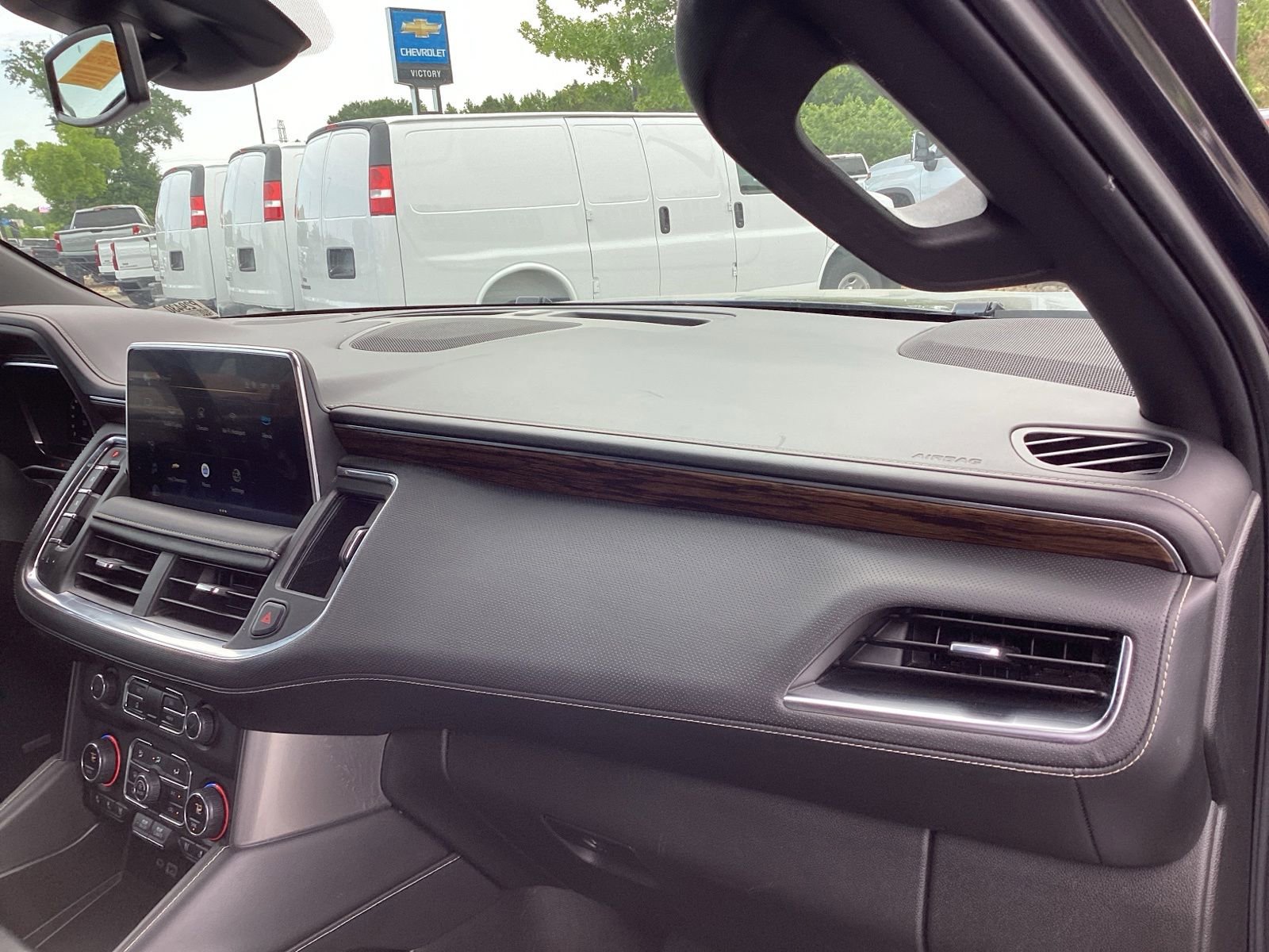 Used 2023 Chevrolet Suburban Premier AWD/4WD image 16