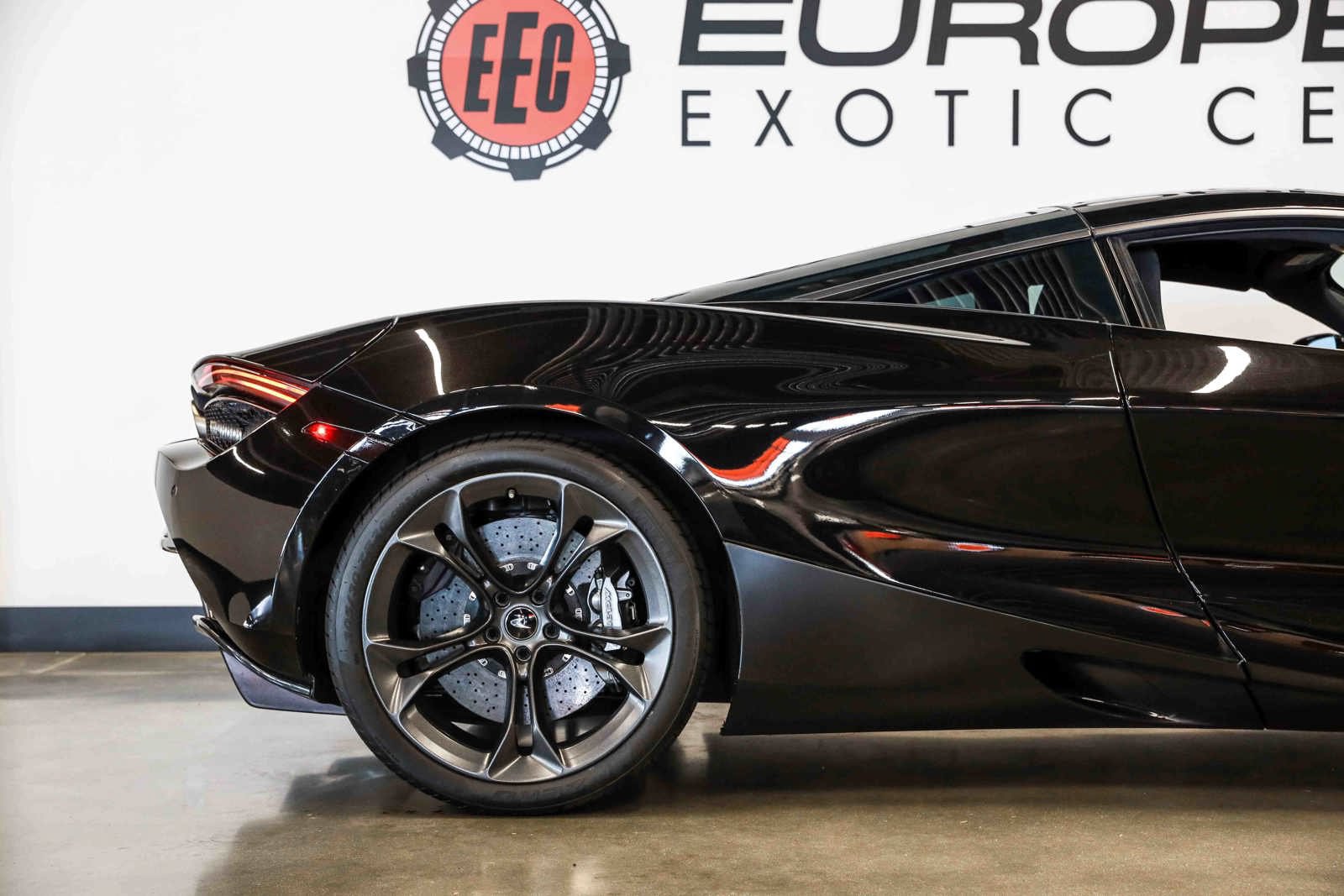 Used 2019 McLaren 720S RWD image 16