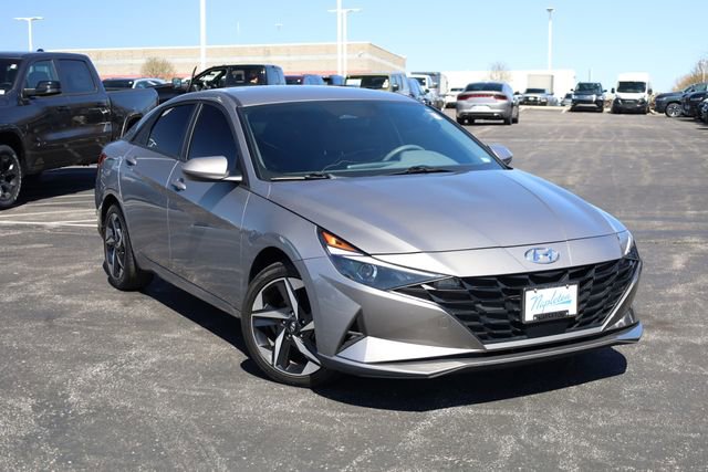 Used 2023 Hyundai Elantra SEL w/ Convenience Package image 2