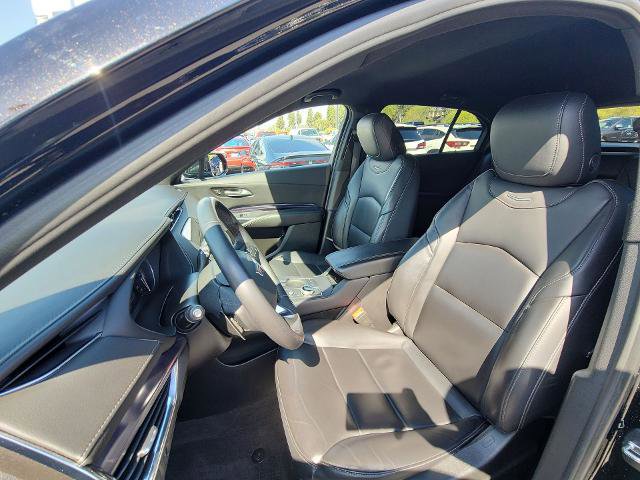 Used 2023 Cadillac XT4 Luxury w/ Cold Weather Package image 18