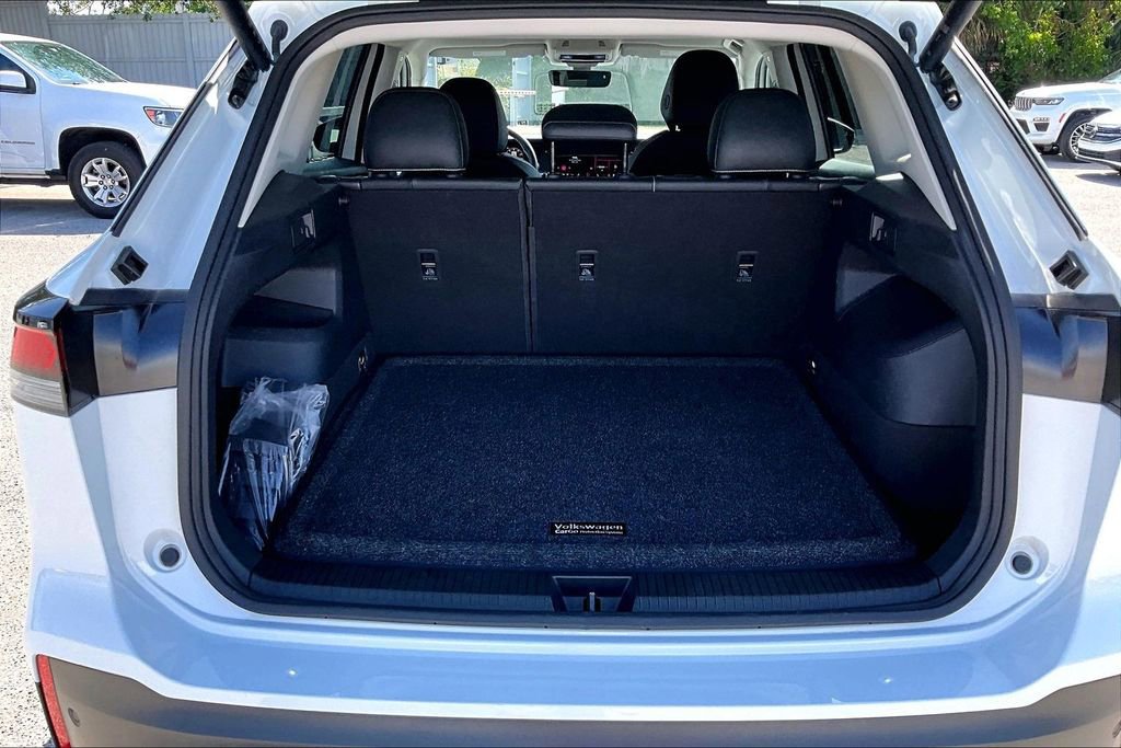 Certified 2025 Volkswagen Tiguan SE image 15