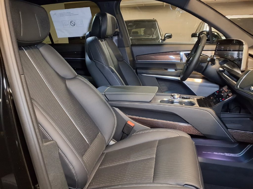 New 2027 Cadillac Vistiq Sport AWD/4WD image 6
