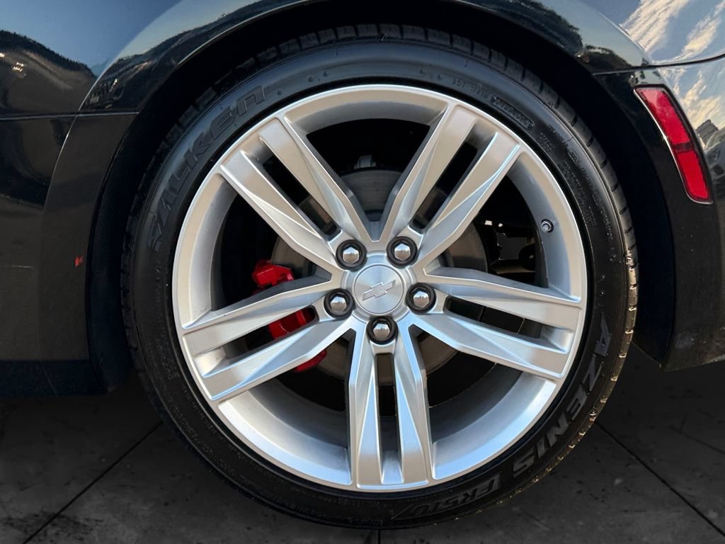 Used 2024 Chevrolet Camaro LT w/ Technology Package RWD image 27