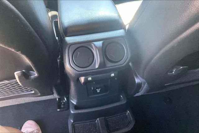 Used 2024 Jeep Wrangler Unlimited Sahara AWD/4WD image 30