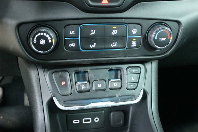 Used 2020 GMC Terrain SLE image 16