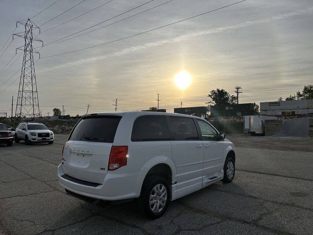 Used 2014 Dodge Grand Caravan SE w/ Quick Order Package 29E SE FWD image 4
