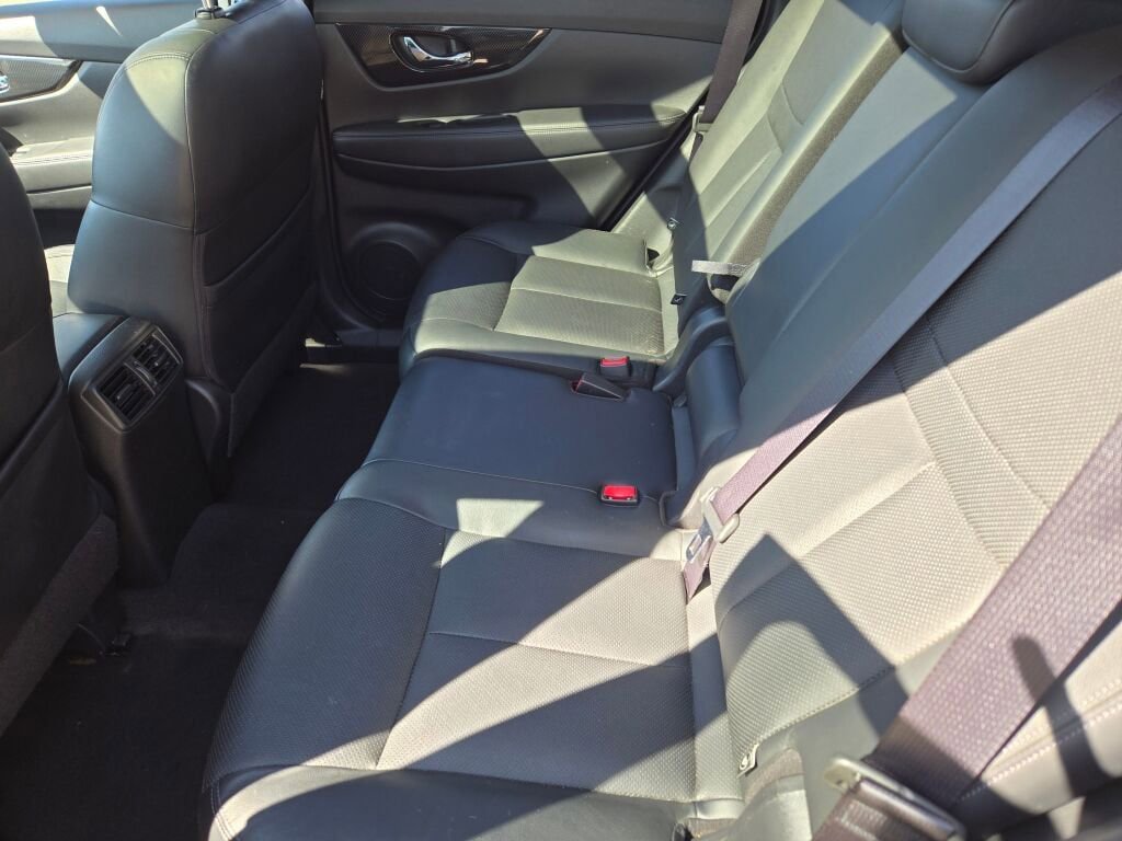 Used 2017 Nissan Rogue SL w/ SL Premium Package image 18